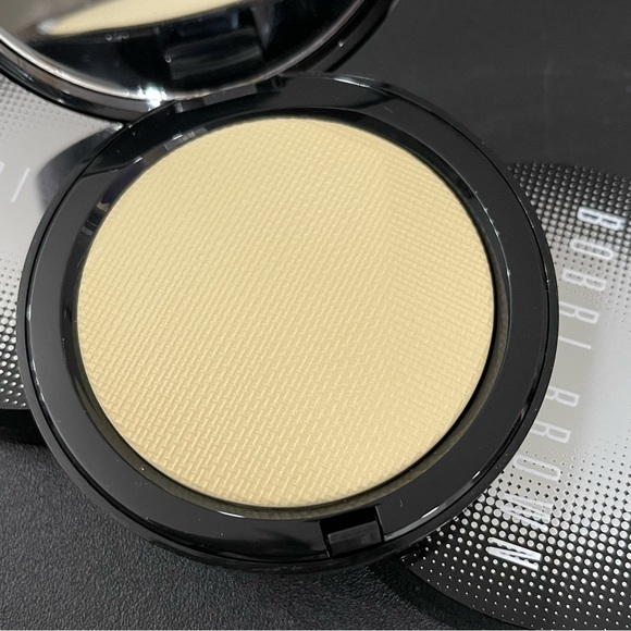 Bobbi Brown Pressed Finishing Retouching Powder pale yellow SET of 3 NEW NO BOX - Picture 2 of 6